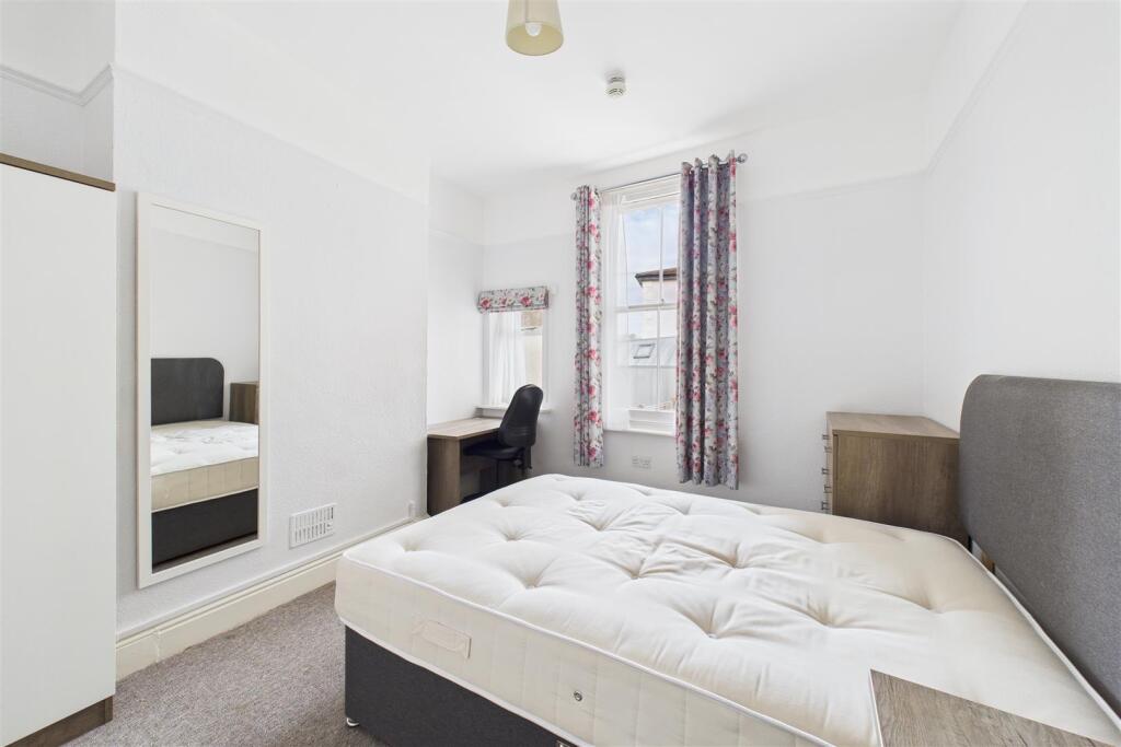 12 Osborne Villas, Kingsdown, Bristol BS2 8BP | Fr