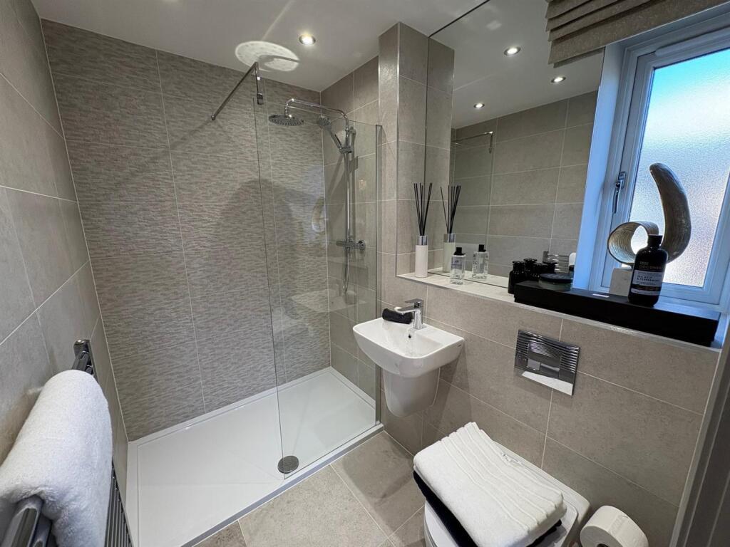 Bedroom 2 En-Suite