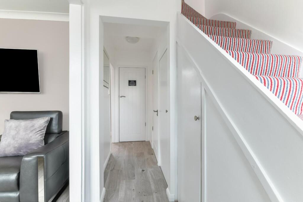 BOSCOMBE ROAD (19).jpg