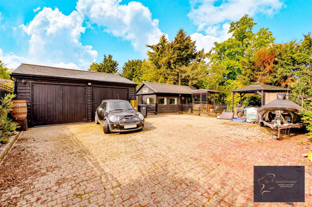 Garage/ Parking.