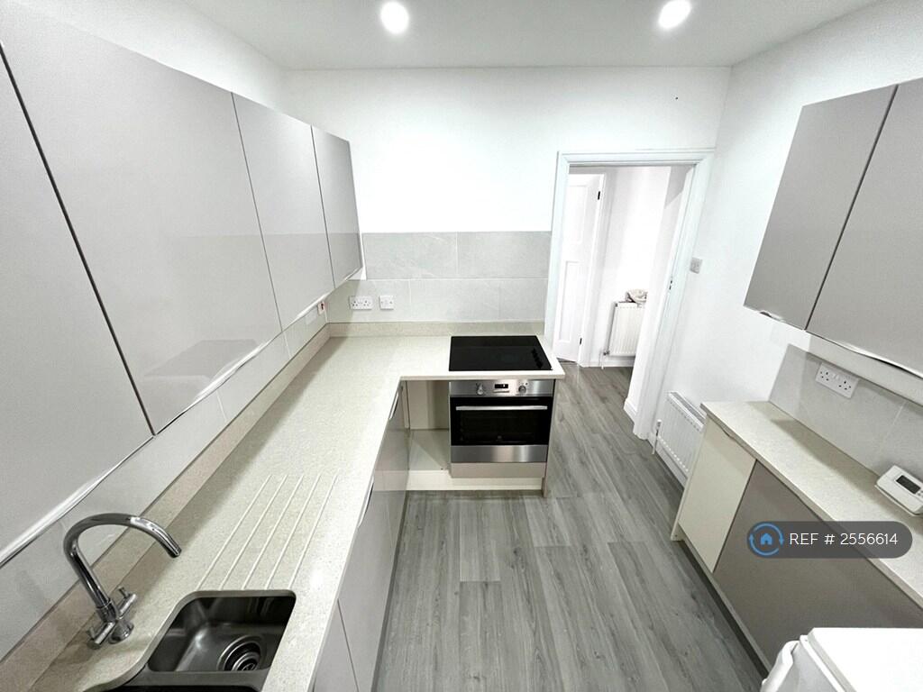 Kitchen With Integrated Hob/Oven