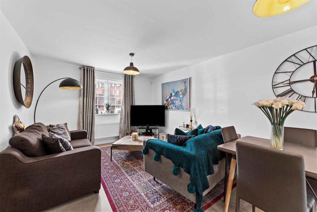 Open Plan Lounge &amp; Kitchen Diner