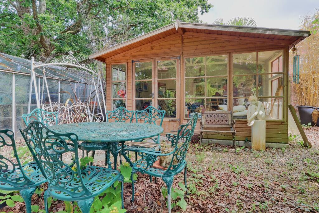 SUMMER HOUSE