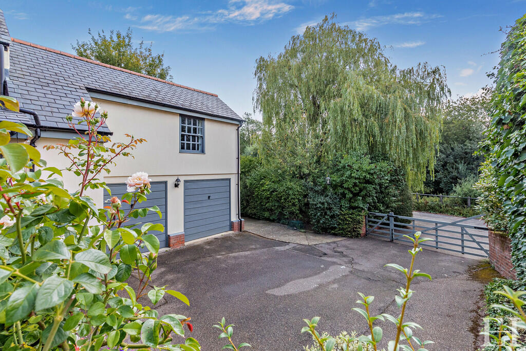 8658864-exteriorW...