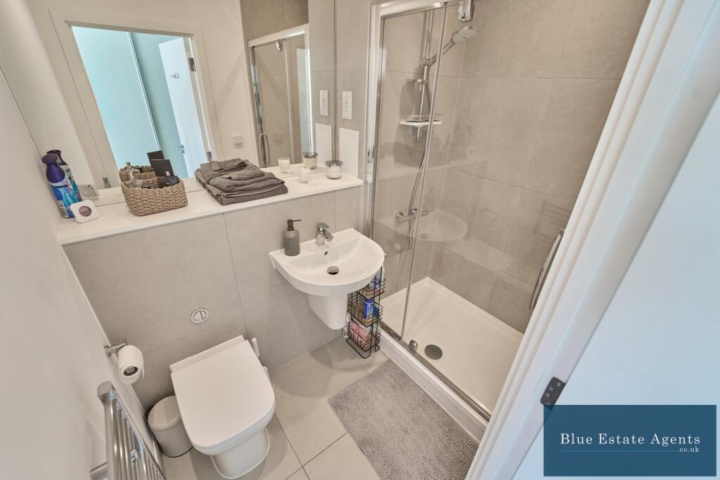 En-Suite Shower Suite