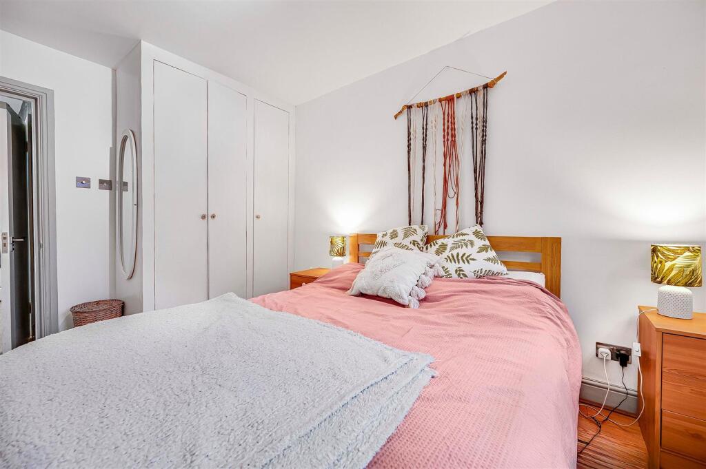 Davies_Davies_5A_Mount_Pleasant_Cres_02.JPG