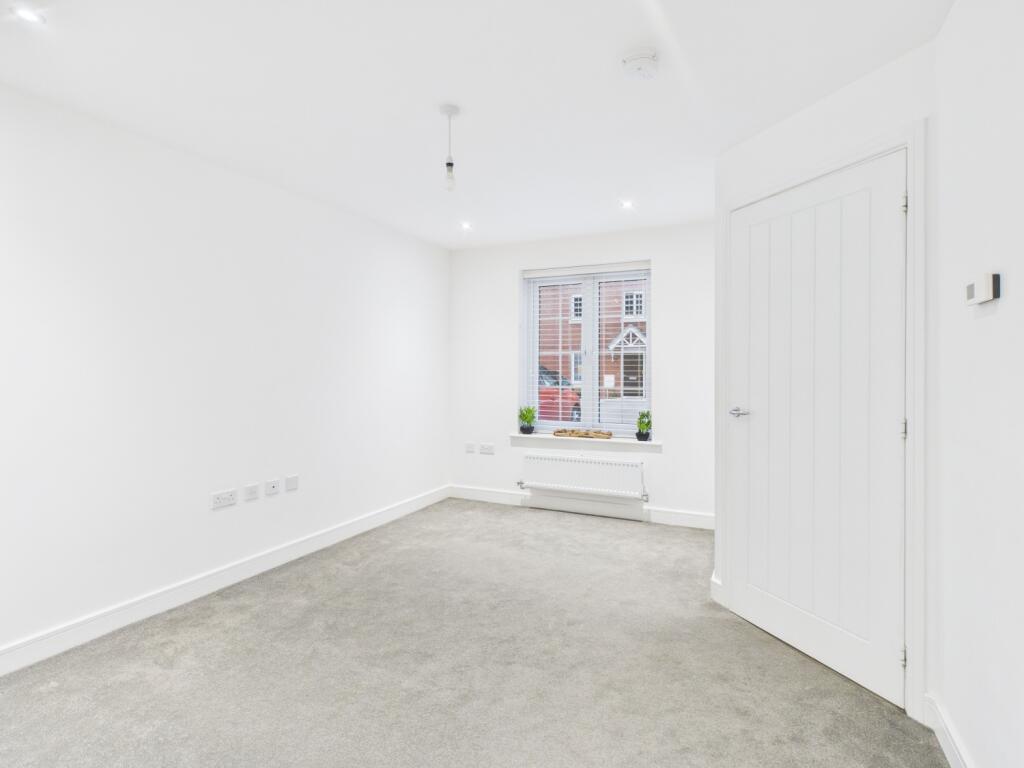 CAM04922G0-PR0081-STILL013