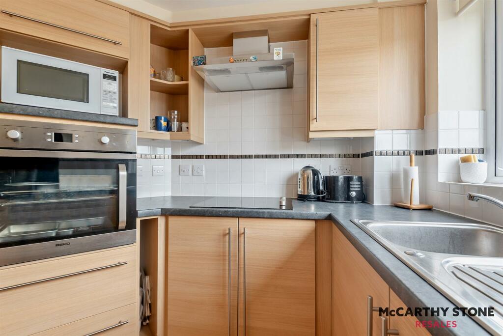 8596910-interior06-800.JPG