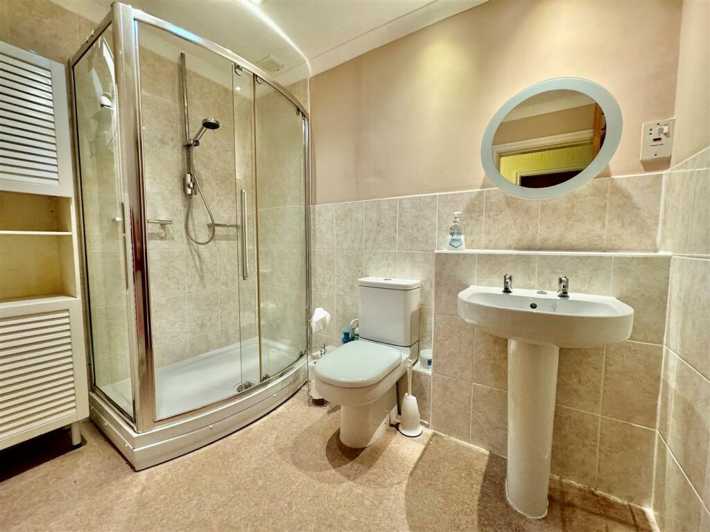 SHOWER ROOM