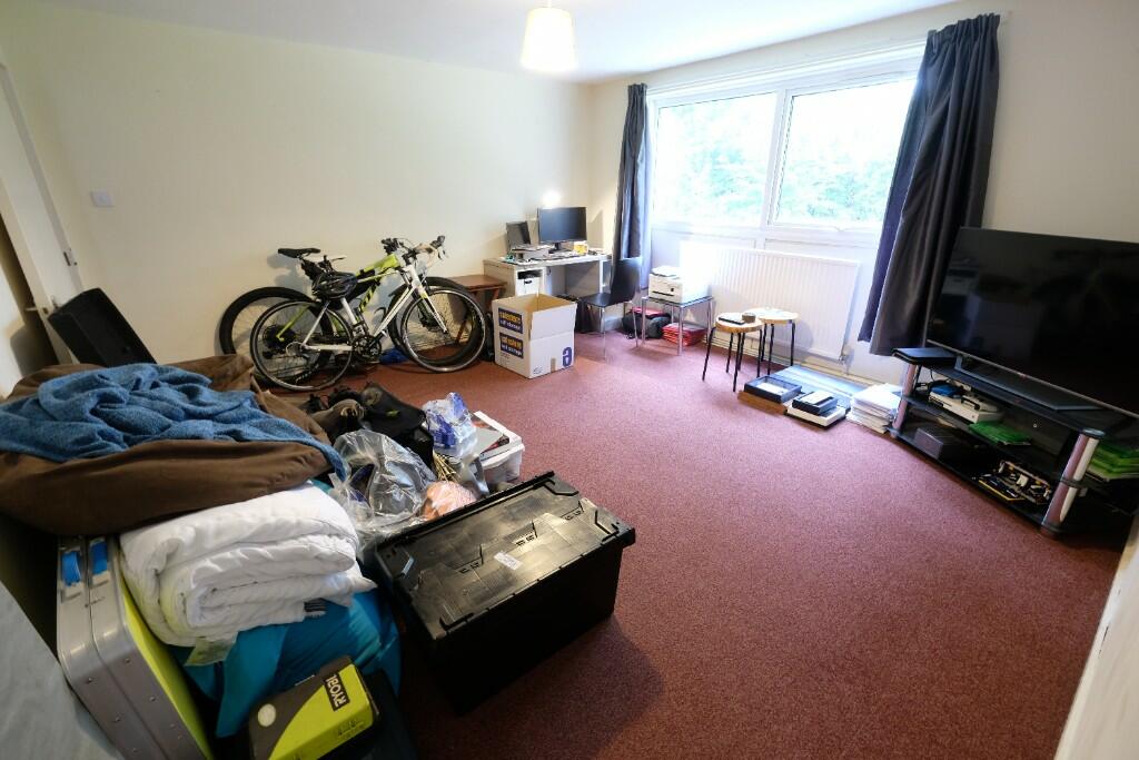 SITTING/DINING ROOM