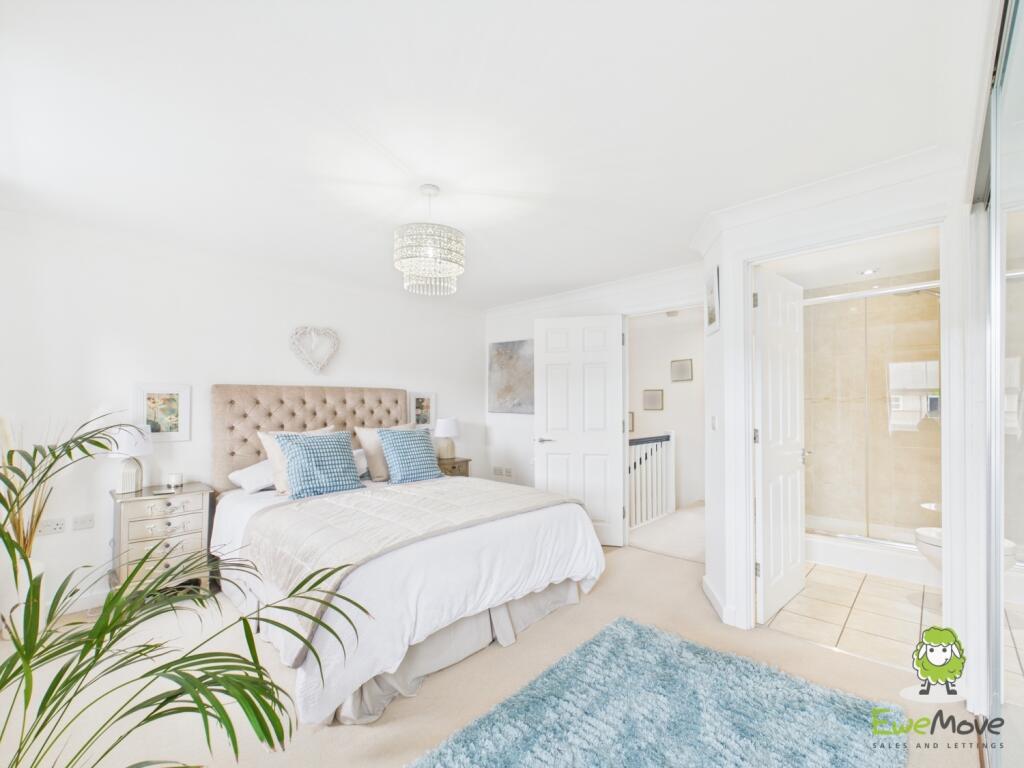 CAM03778G0-PR0191-STILL032