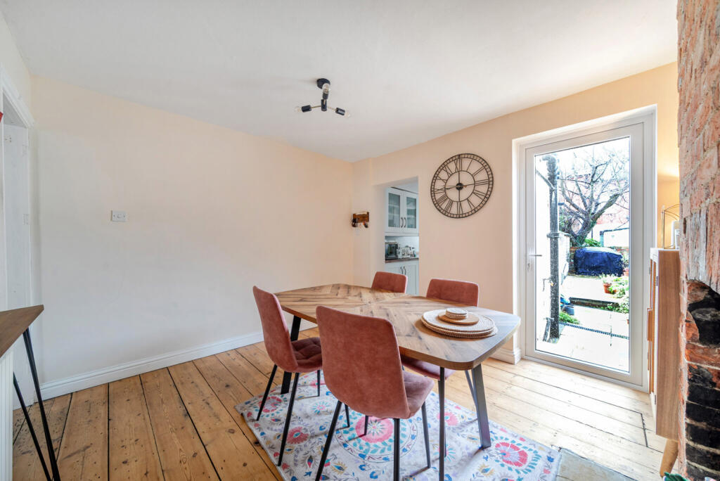 1373809-11-690de9...