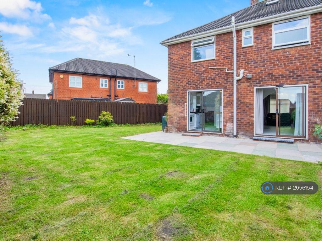 Back Of House / Large Back Garden