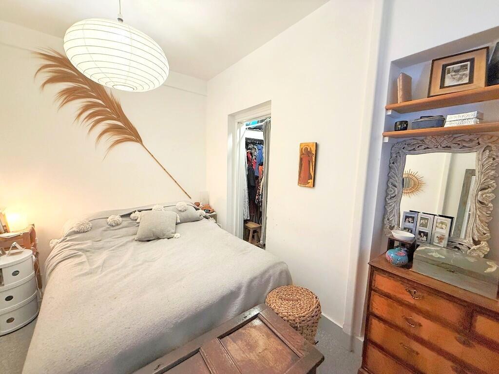 Bedroom i
