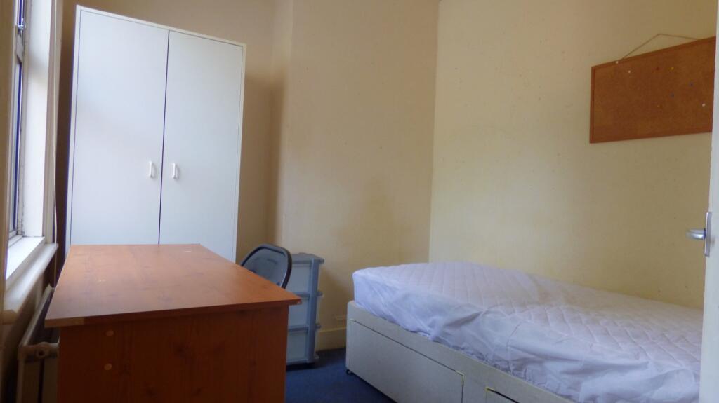 Middle Bedroom