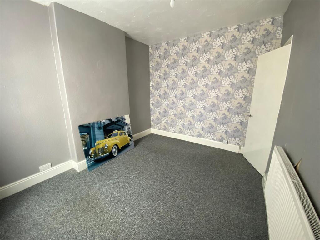 6 Newlands Street - bedroom 2.jpg