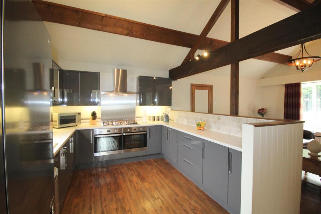 Fieldway, 4 Kitchen 1.JPG