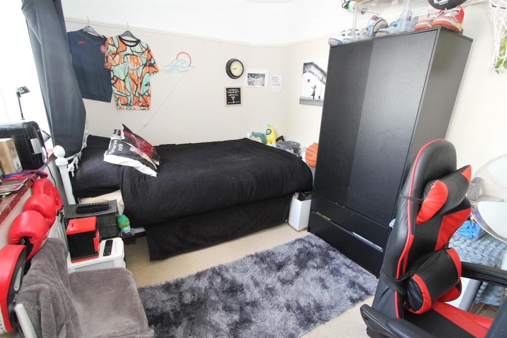 bed 2.jpg