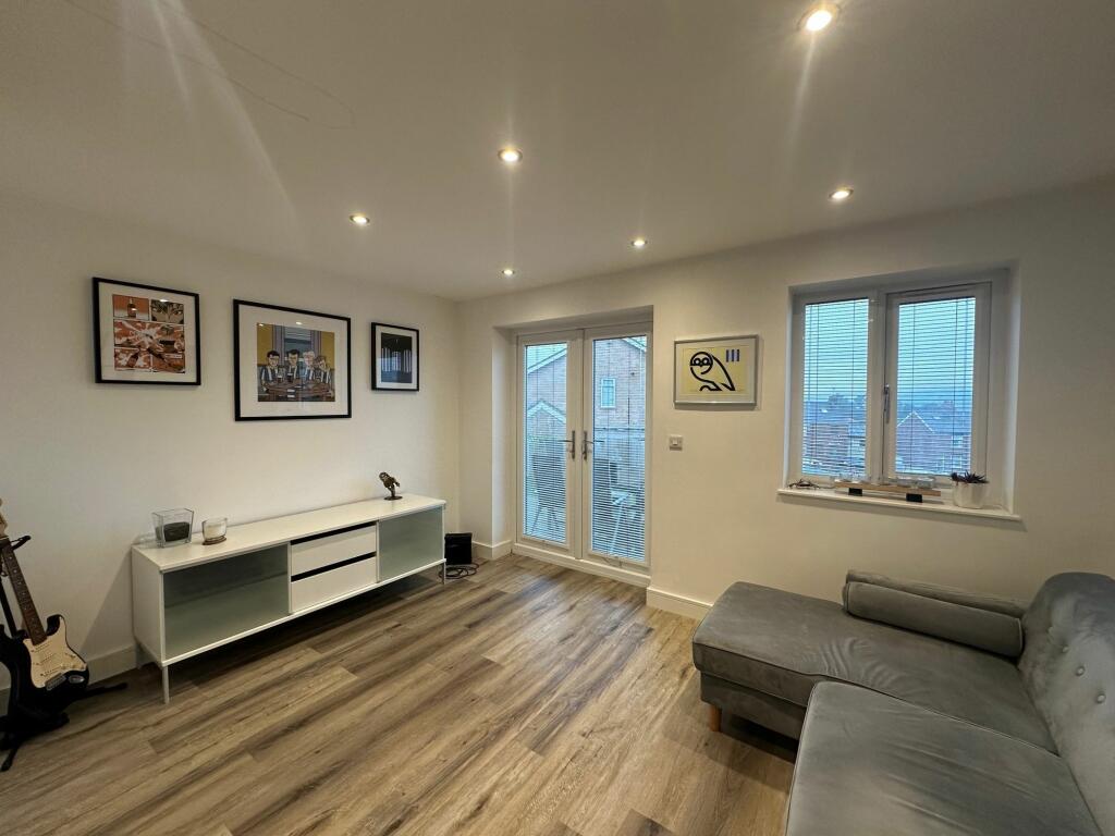 LIVING/DINING KITCHEN