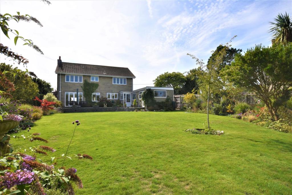 Rear Elevation &amp; Garden.JPG