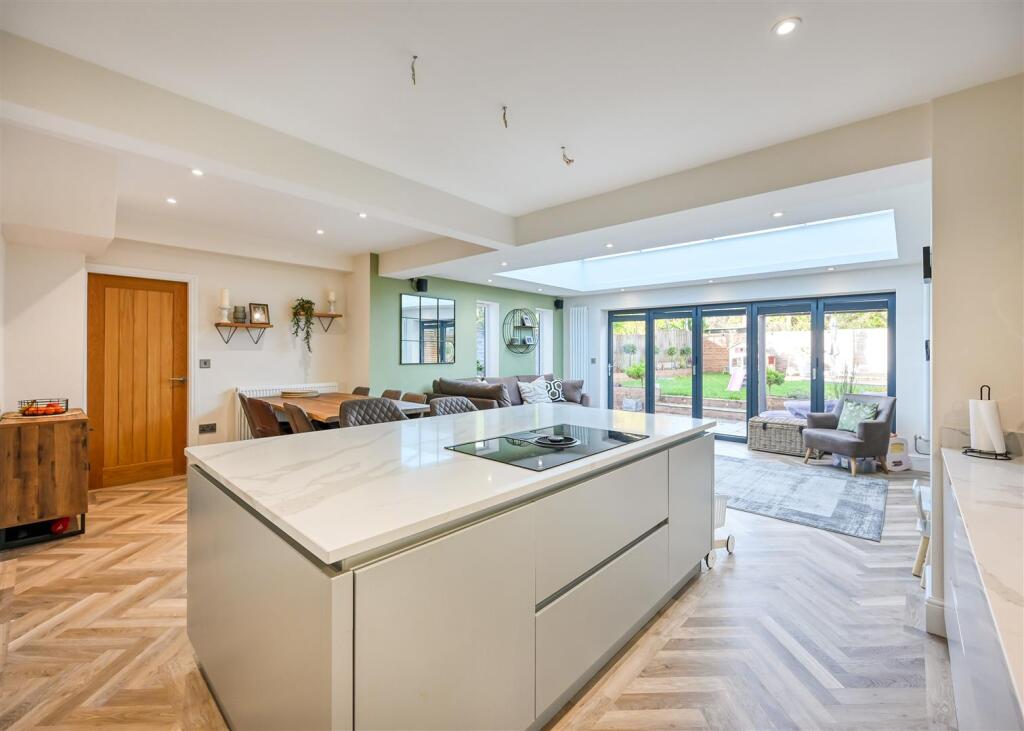 16 Knights Avenue-14.jpg