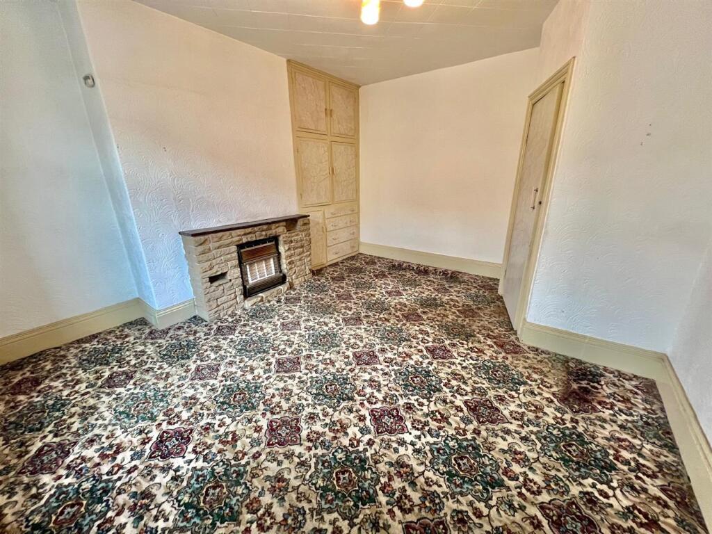 Bramleys Estate Agents - Wellington Street - Lindl