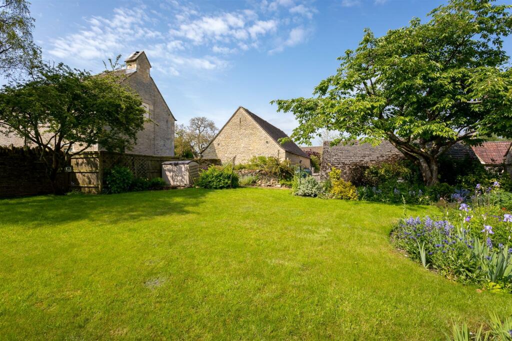 35 - The Granary - GL7 6PA - Web.jpg