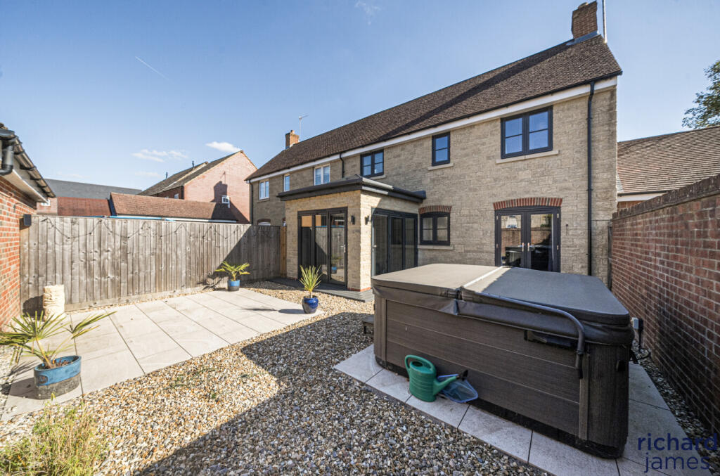 05120ecf8ae64a828d81573a798e3b80