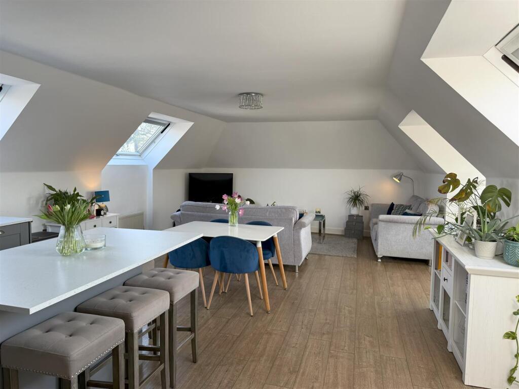 Island Diner Lounge.jpeg