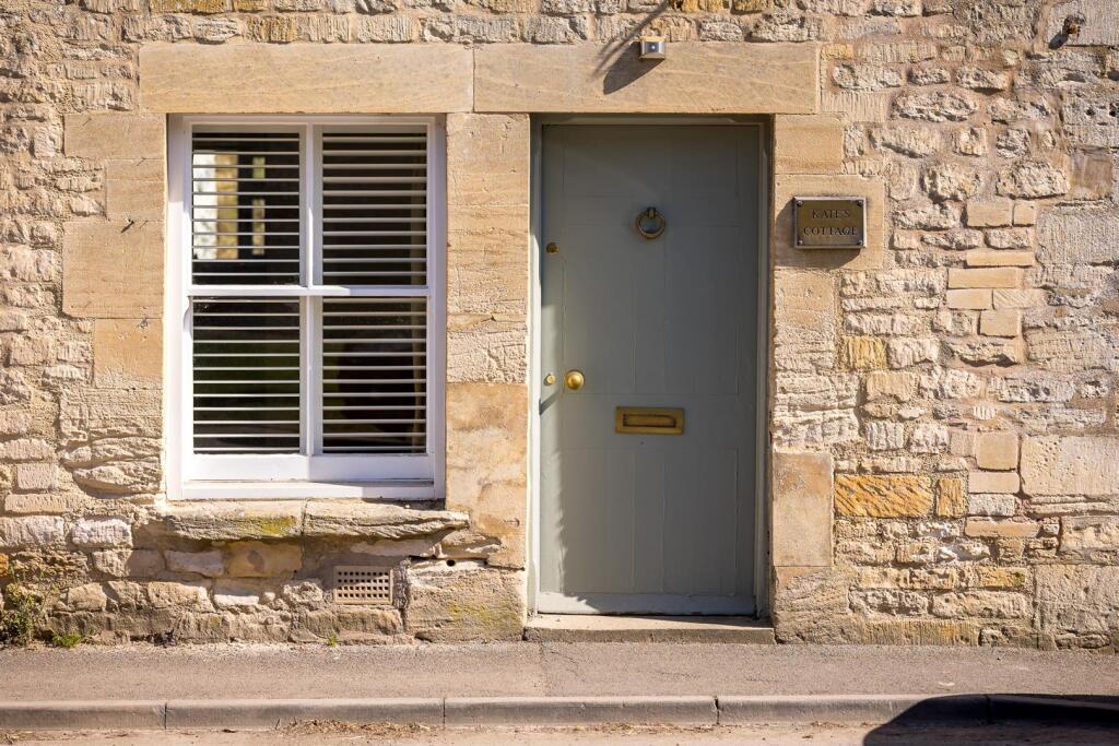 9 - Kates Cottage - GL54 3HE - Web.jpg