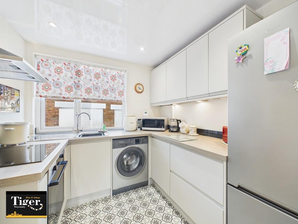 CAM02176G0-PR0496...