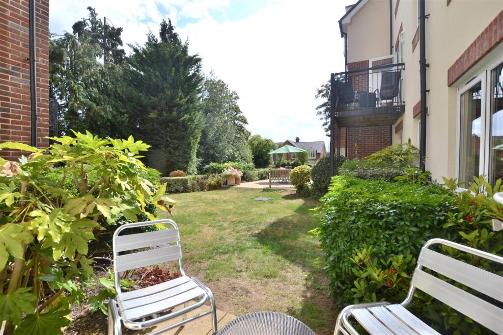 Outlook Onto Communal Grdns.JPG