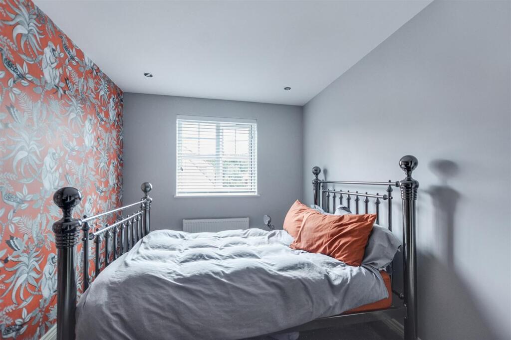 Bedroom 1_1.jpeg