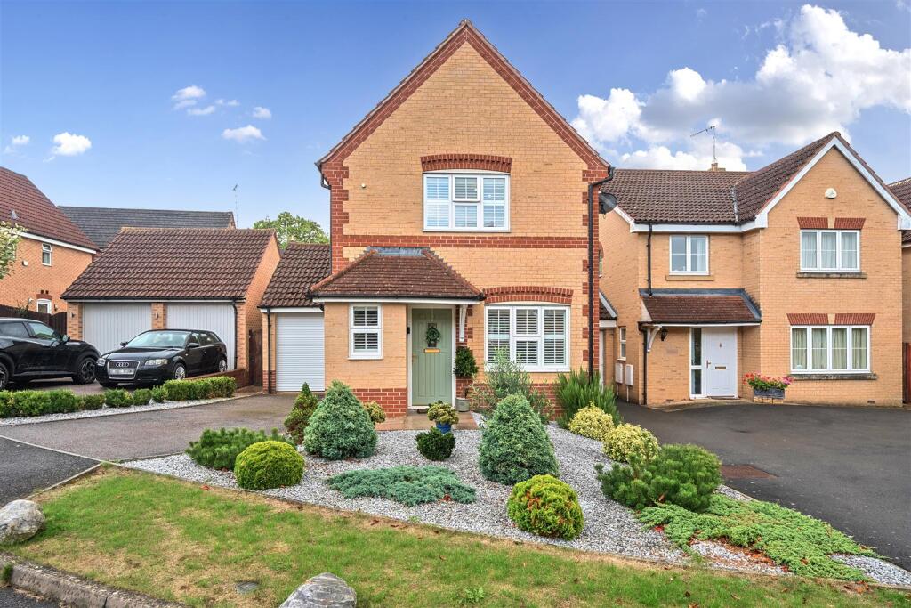 11 Herbert Gardens, Towcester (3).jpg