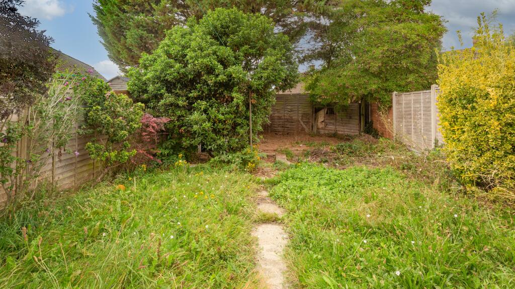 25 Pirbright Crescent, New Addington, Croydon, CR0 0RT