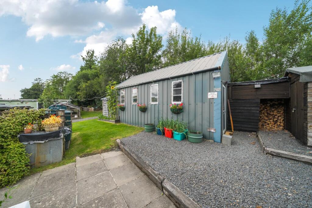 Shed.jpg