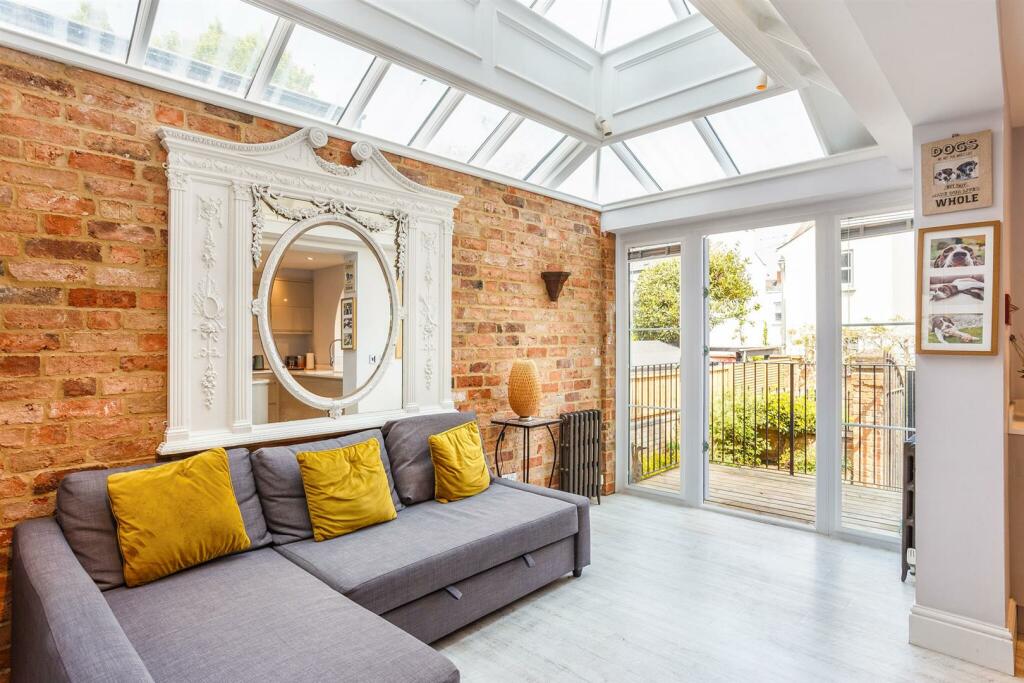 70904_Orwell Villa (12)_low.jpg