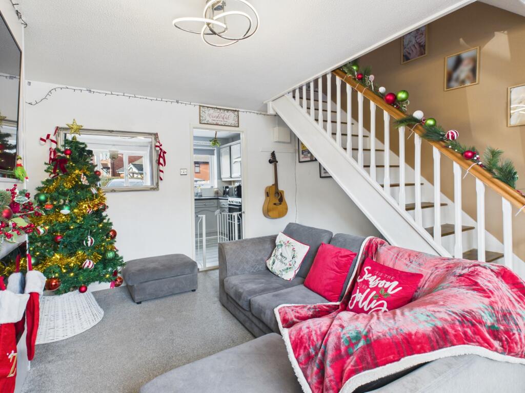 CAM03729G0-PR0186-STILL008