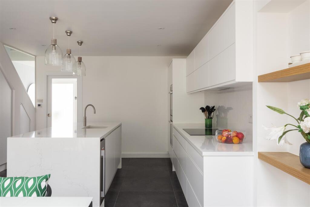 Grazely Court_Happy Building_015.jpg
