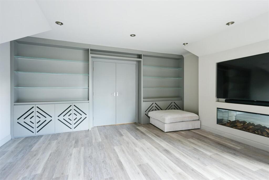 KINGSWOOD GRANGE, FLAT 24- (17).jpg