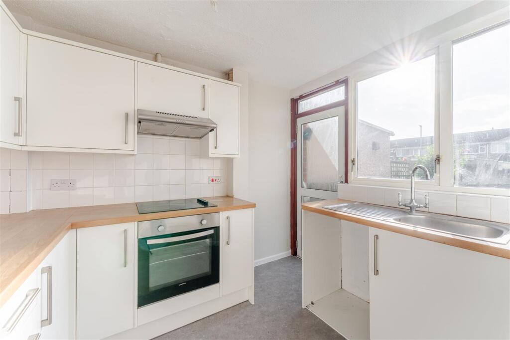 5 - kitchen.jpg