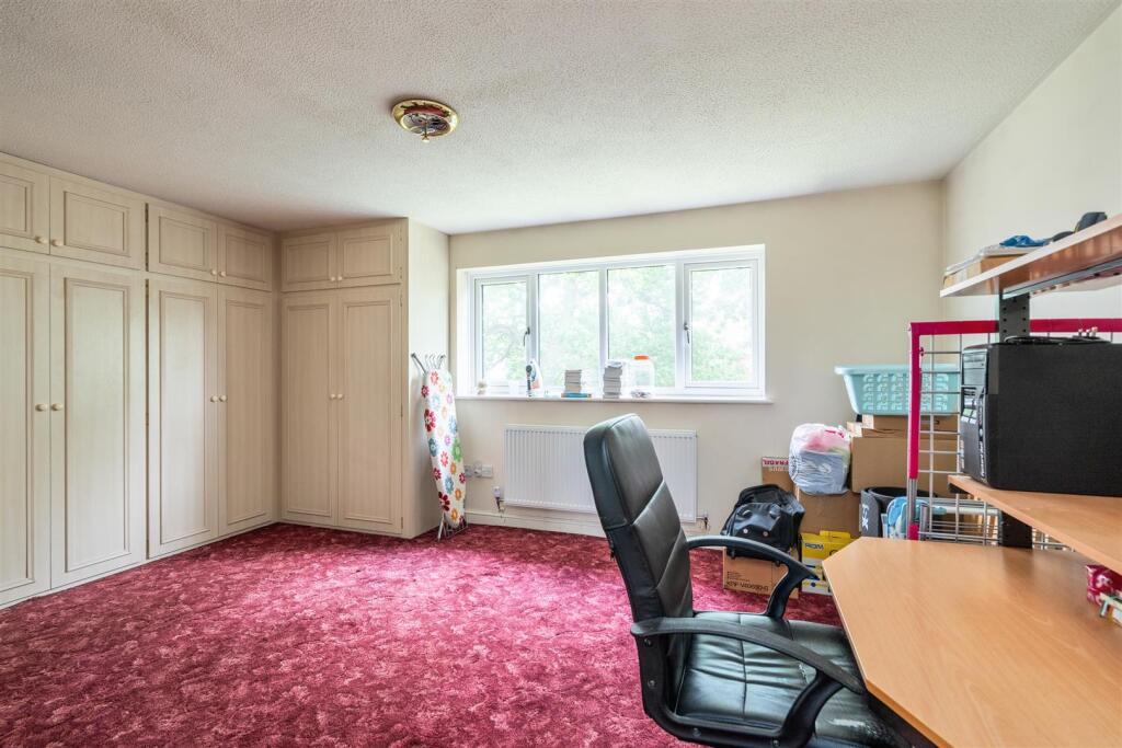 21 Swinbrook Way_2.jpg