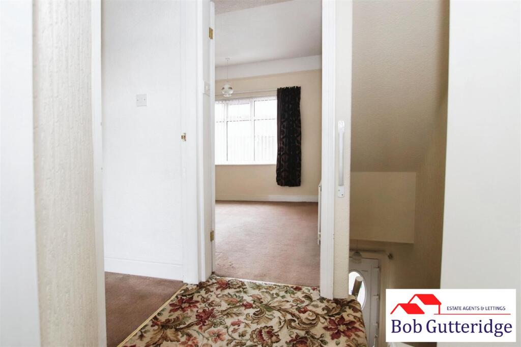 FIRST FLOOR LANDING