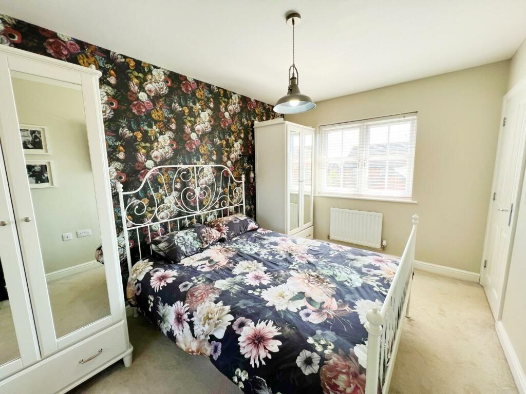 Bedroom 1 pic 2.jpg