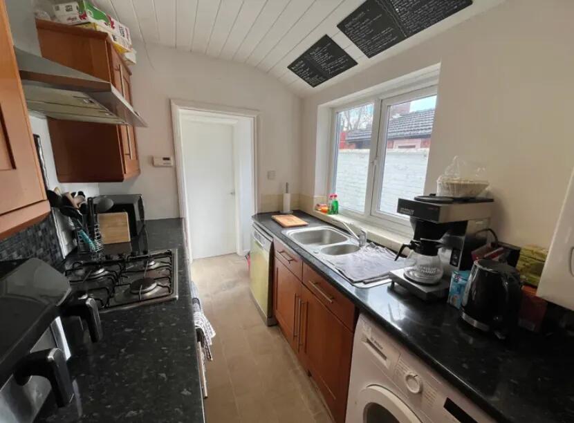st-nicholas-street,-bills-inclusive---3-bedroom,-1-bathroom-image-4.jpg