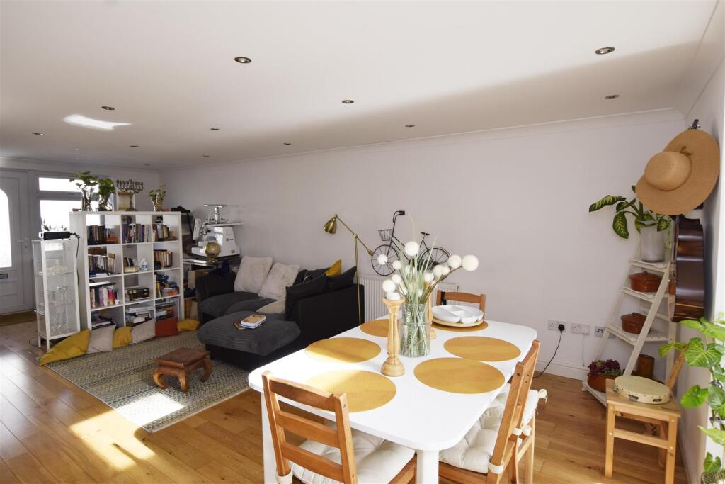 Dining area.jpg