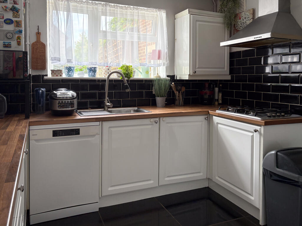 03. Kitchen (1)
