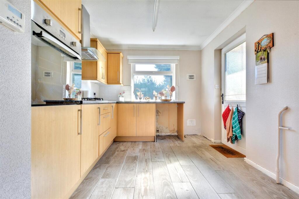 Kitchen_2.jpeg
