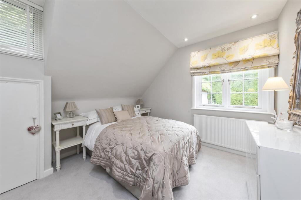 The-Stables-9-Guildown-Avenue-Guildford-GU2-4HA-78