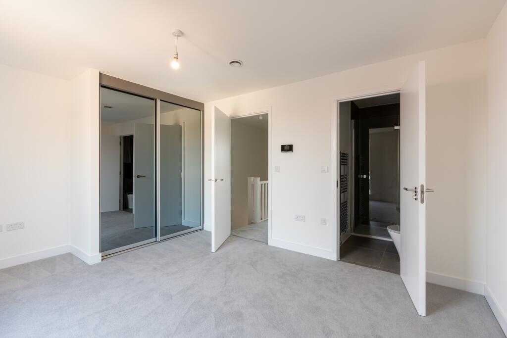 38 Lady White Crescent-08410